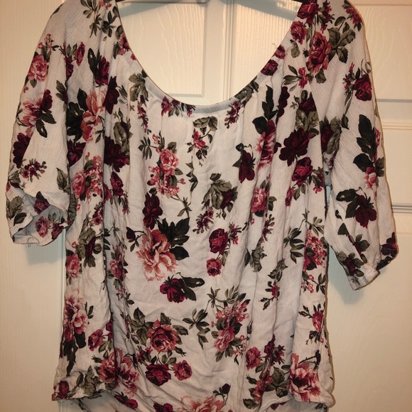 Clothing - Picture 8 of 8